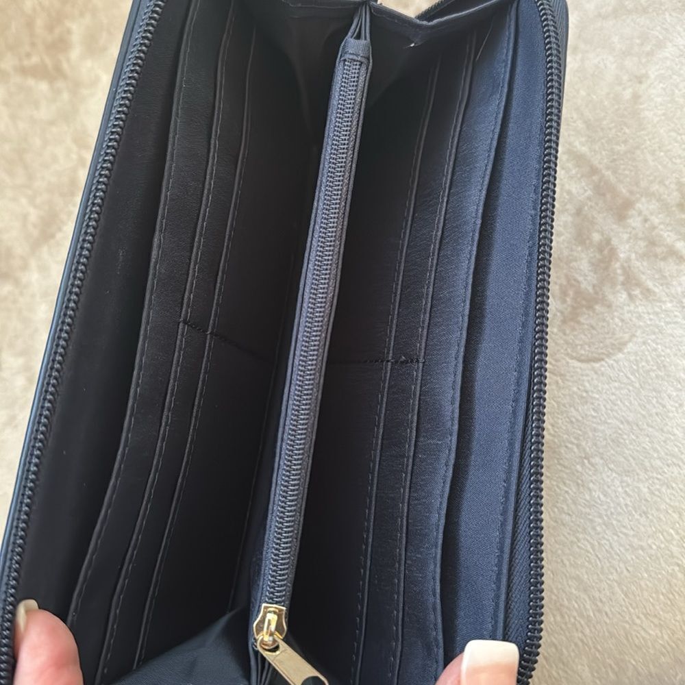 NWOT Tommy Hilfiger Navy Blue Monogram Wallet - Picture 6 of 7